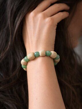 Vintage Stretch Jade & Carved Wood Bracelet